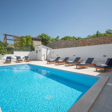 Josipa-3 아파트 *